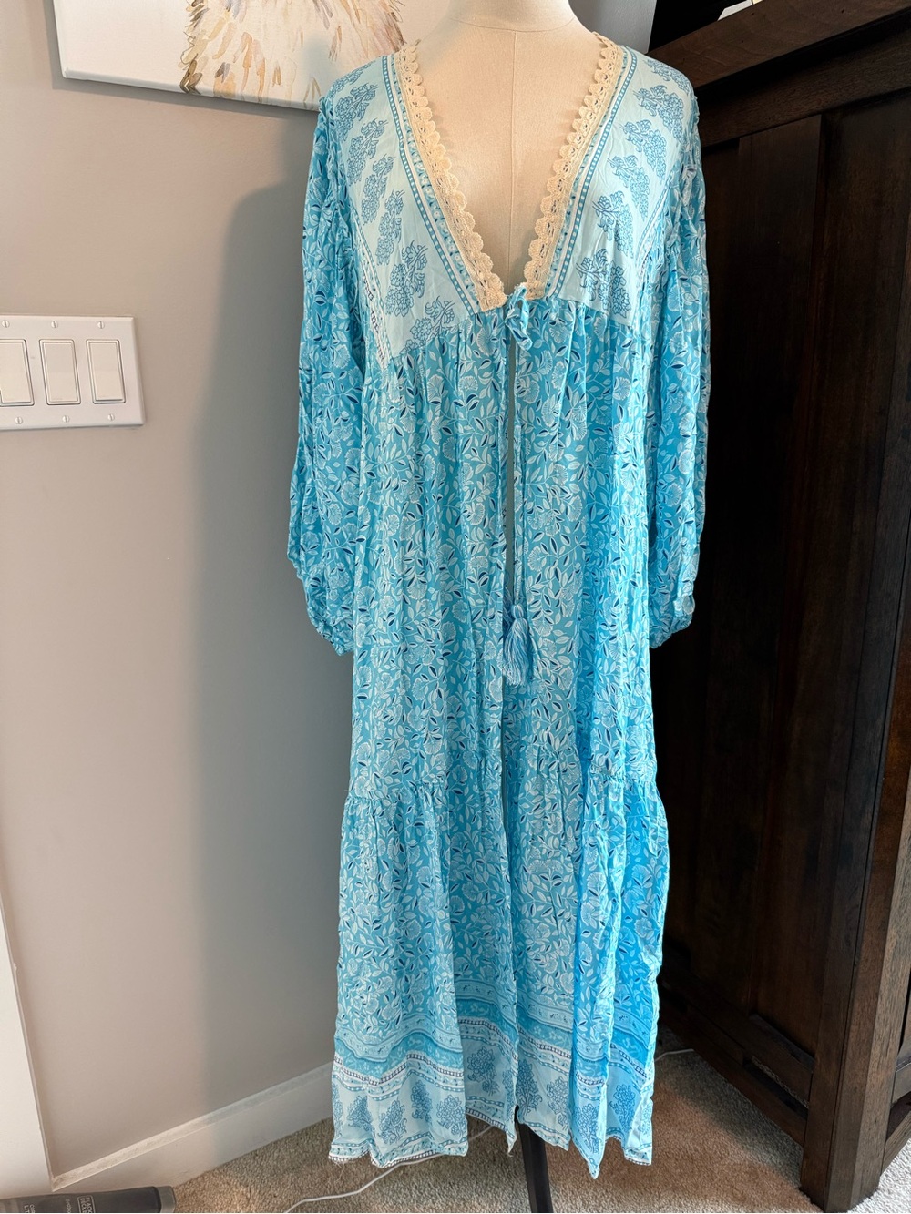 Umgee Cyan Floral Kimono with Cream Lace Trim NWT